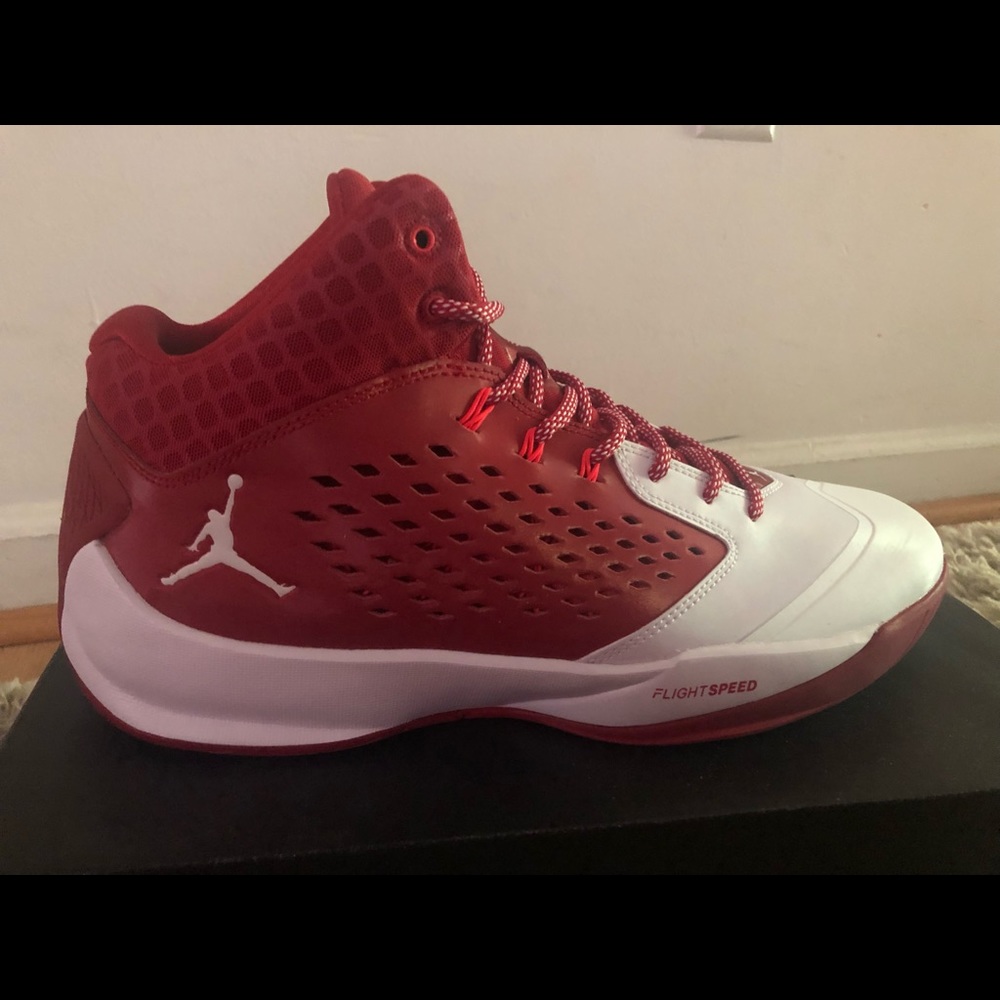 RED NIKE JORDAN MENS RISING HIGH BASKETBALL SHOE